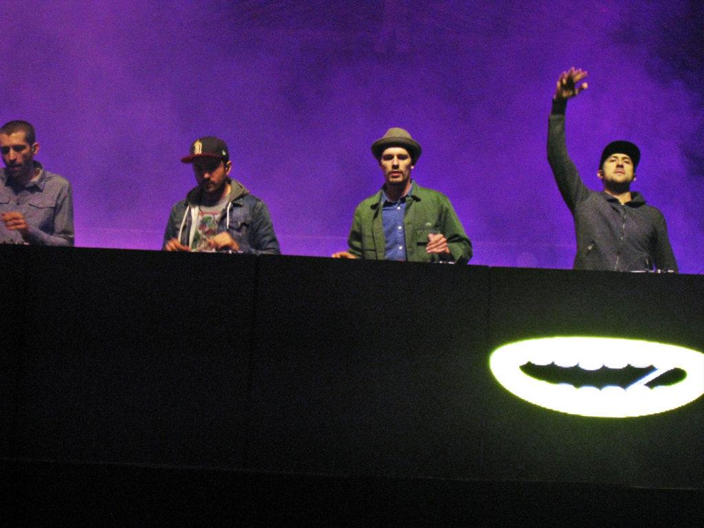 We Love Green Souvenirs