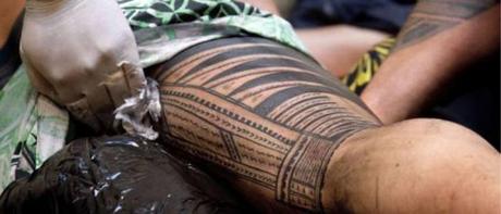 Le tatouage renoue avec les îles du Pacifique Sud