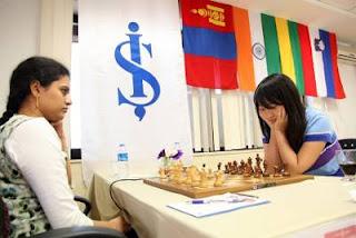 Echecs à Ankara - ronde 7 : Humpy Koneru (2593) 1-0 Ju Wenjun (2528) - Photo Anastasiya Karlovich 