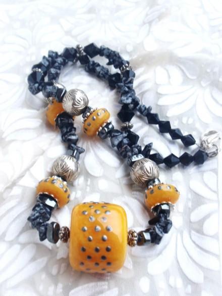 Un ronde du lundi tres ethnique Défi région : ma région est belle ..collier pierres semi précieuse