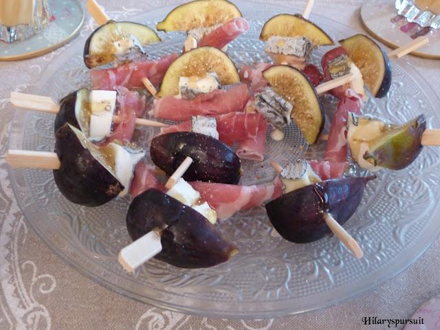 Brochette jambon de pays et figues fraiches / Fresh figs and smoked ham brochettes