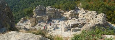 Des autels et un temple du 3éme siècle découverts à Perperikon
