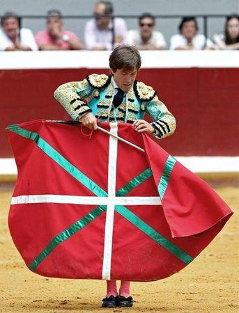 antonio-barrera-leandro-e-ivan-fandino-en-la-tercera-corrida-de-la-semana-grande-de-san-sebastian-00