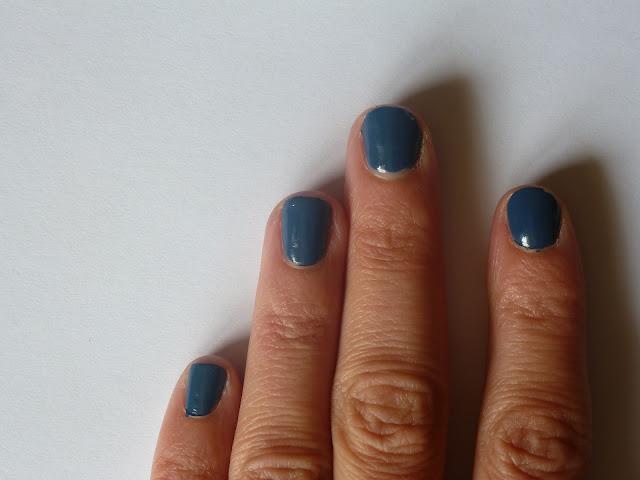 Un nouveau vernis pour l'automne: bleu de pluie de Sinful Colors