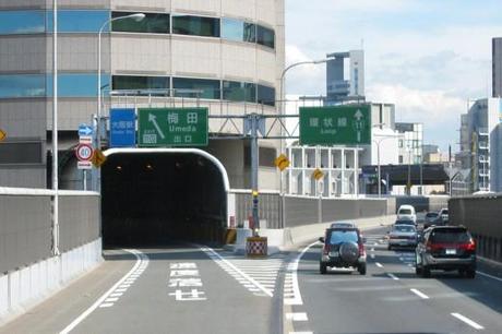 Le Tunnel de la Gate Tower – Osaka