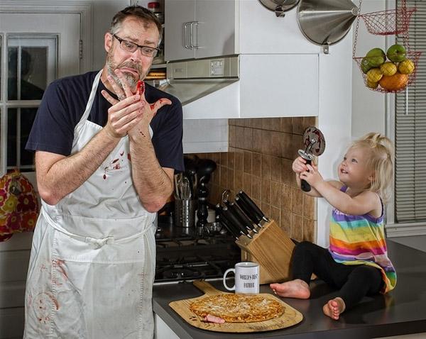 Papa photographe immortalise la vie disjonctée de son bébé