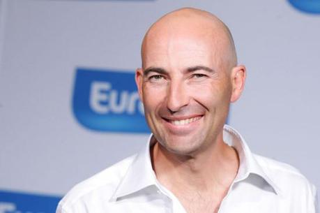 Europe 1: Nicolas Canteloup parodie le père de Jean-Luc Delarue ! (audio)