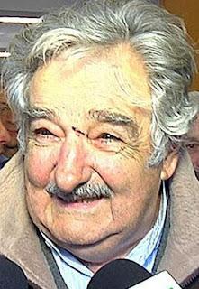 Mujica, sa coupure sur le nez, et les nids de poule de La Havane