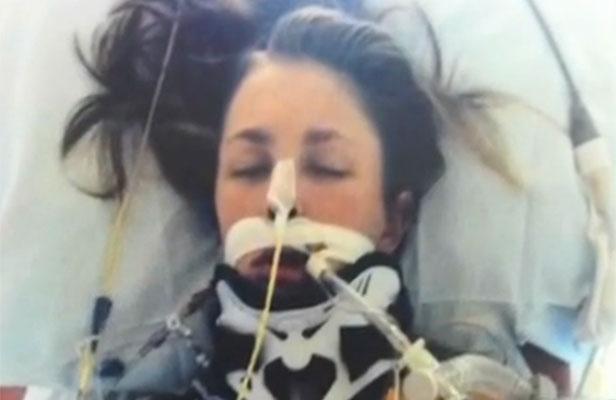 Capture d'écran d'un reportage montrant Rachel Bailey, une jeune Américaine de 23 ans, ayant survécu à une décapitation interne