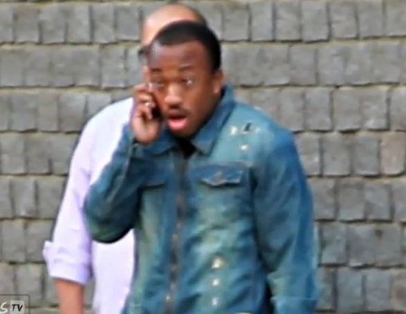 Holy Sh*** : Le vendeur d’Apple détruit les iPhone 5 devant les acheteurs