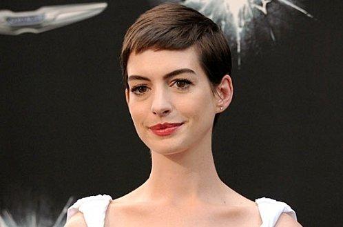 Anne-Hathaway-Catwoman-annonce-son-mariage_portrait_w532.jpg