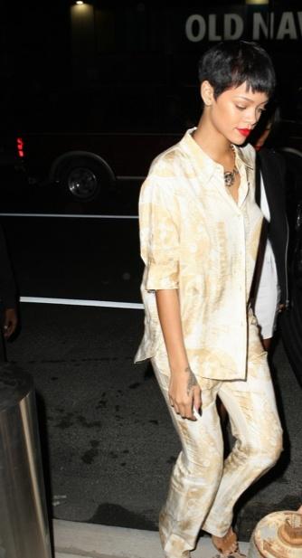 Rihanna ose le pyjama en boite de nuit!