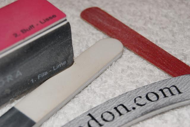 Je change la forme de mes ongles, je les veux carrés!!!