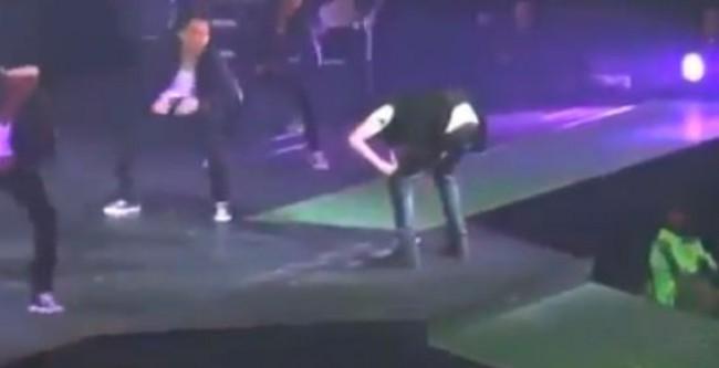 Justin Bieber vomit sur scène ! (vidéo)