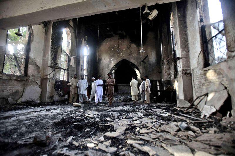 Jour de cendres. En représailles à la diffusion de L'Innocence des musulmans, des islamistes pakistanais ont attaqué, le 21 septembre, l'église luthérienne de Sarhadi, dans la ville de Mardan, au nord-ouest du pays. Après avoir saccagé les lieux, détruit des bibles, des objets de culte et pillé tout ce que l'église et son école contenaient, les émeutiers ont mis le feu aux bâtiments, qui ont été réduits en cendres. Depuis le 11 septembre dernier, les nombreuses manifestations à l'appel d'organisations islamistes radicales pour protester contre ce navet islamophobe, diffusé sur les réseaux sociaux internationaux, et les caricatures de Mahomet publiées en France la semaine dernière ont fait au moins 51 morts dans le monde, dont l'ambassadeur des Etats-Unis en Libye.