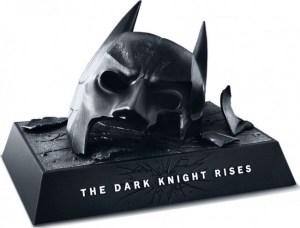 Dark Knight Rise fend le masque