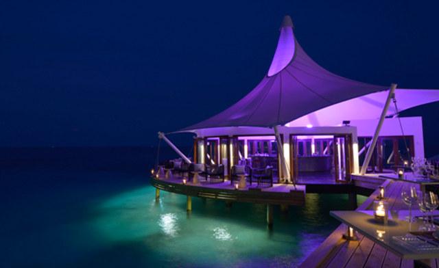 Un bar sous la mer aux Maldives