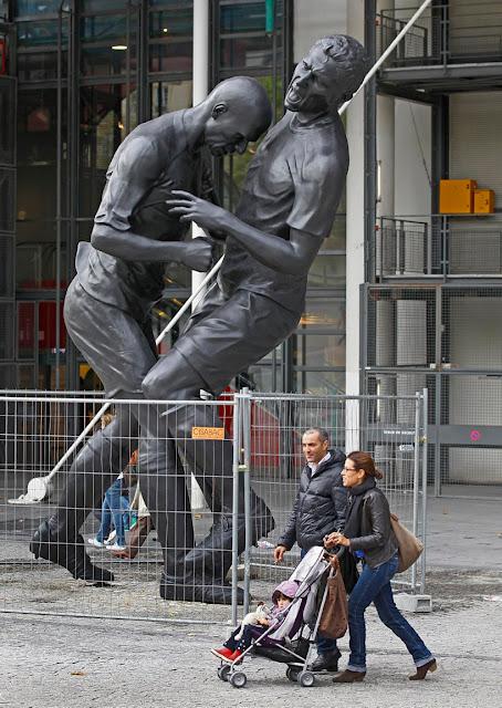 Le coup de tête de Zinedine Zidane, une statue d'Adel Abdessemed - Sculpture