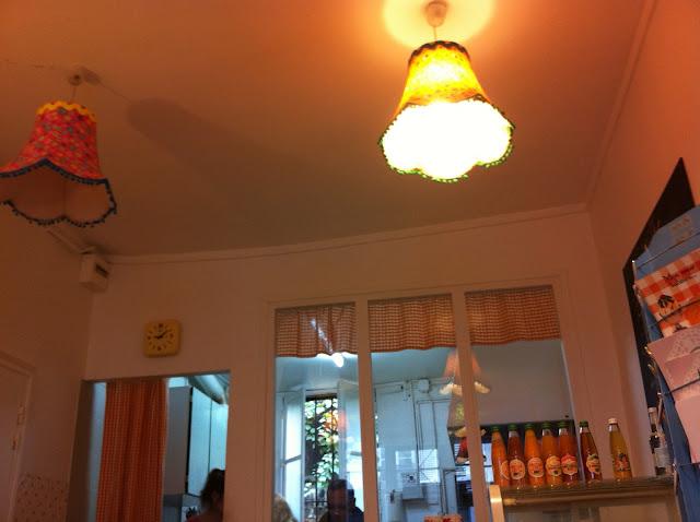 Bruncher dans une maison de poupée