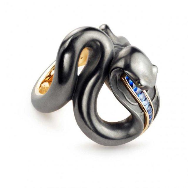 Luxe : Black Sea Serpent ring by Fabergé
