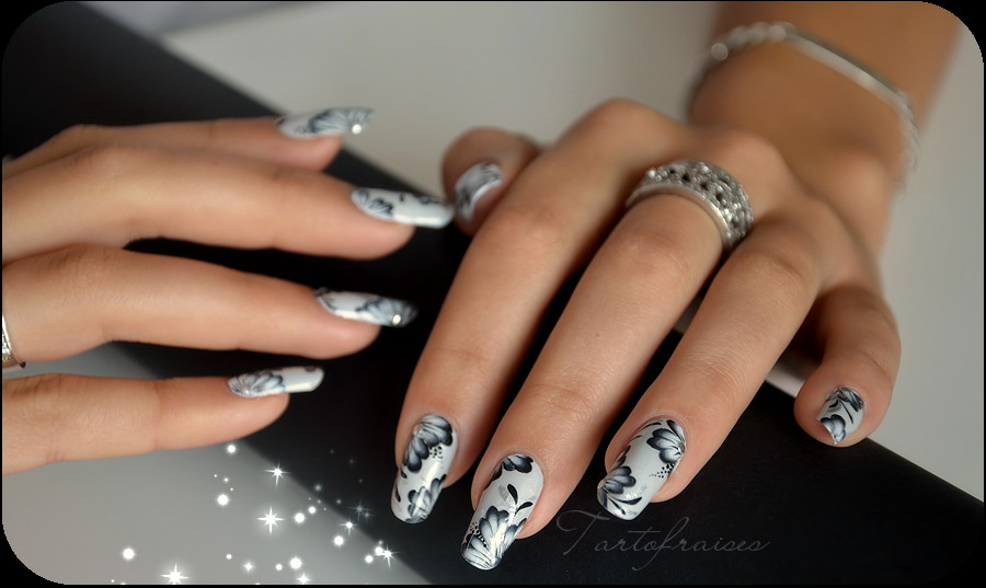 http://images.tartofraises.fr/nailart/blackNwhite/black-white-OS_2.png