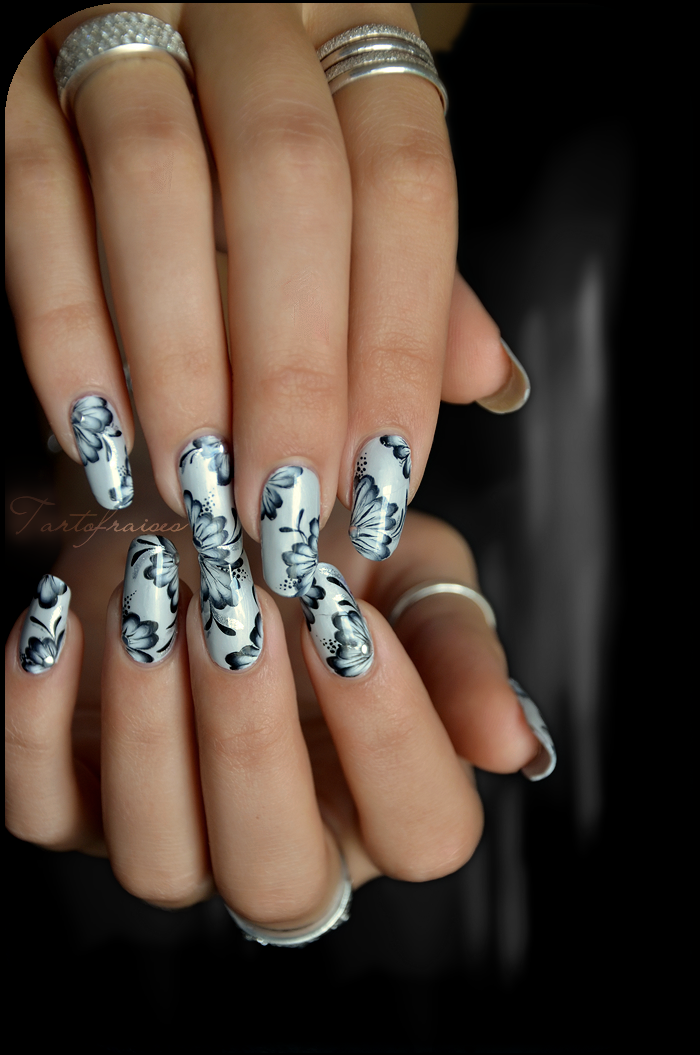http://images.tartofraises.fr/nailart/blackNwhite/black-white-OS_7.png