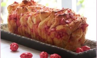 Brioche à effeuiller aux pralines, pour voir la vie en rose !