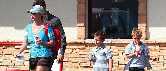 photos-britney-et-ses-enfants-a-mcdonalds-07-10-2012