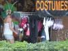 thumbs xray 100712 281129 Photos : Britney fait du shopping pour Halloween   07/10/2012