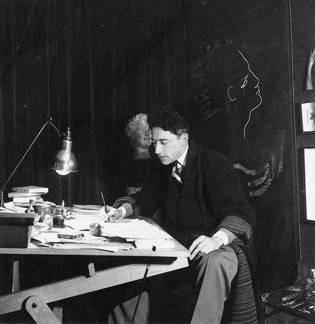 Dans le bureau de Jean Cocteau