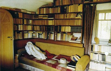 Dans le bureau de Jean Cocteau