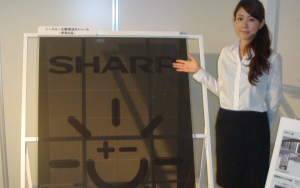 Le panneau photovoltaïque transparent de Sharp