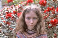 Julie Dans Son Manteau Blanc