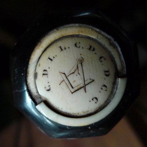 Un pommeau de canne compagnonnique à identifier
