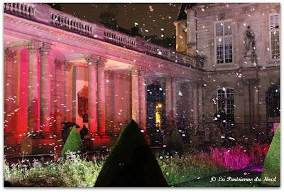 Un moment féerique dans la cour des Archives Nationales