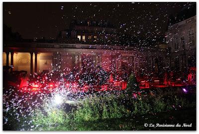 Un moment féerique dans la cour des Archives Nationales