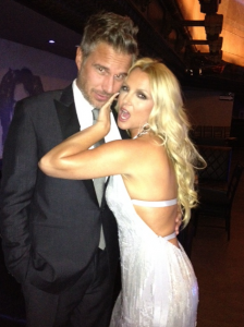 britney jason gala 224x300 Photos : Britney et Jason en couple glamour au Gala City of Hope   10/10/2012