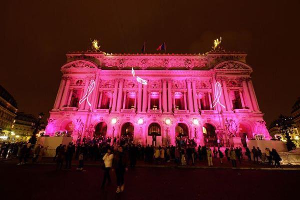 L’Opéra de Paris illuminé en rose contre le cancer du sein