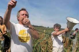 Agir en conscience : José Bové et les arracheurs d'OGM