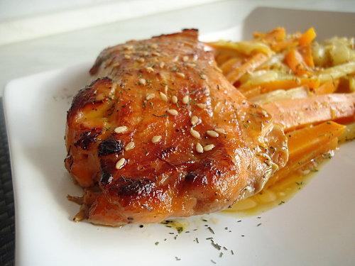 Saumon-laque-au-soja-sur-lit-de-carottes-et-fenouils-007.JPG