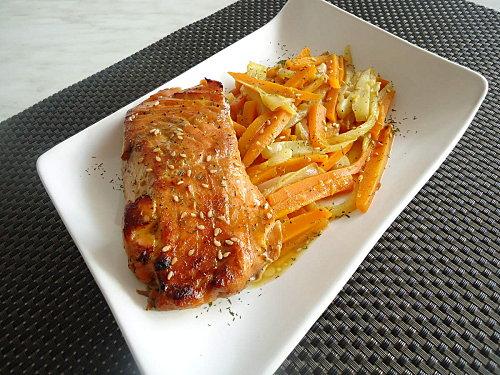 Saumon-laque-au-soja-sur-lit-de-carottes-et-fenouils-002.JPG