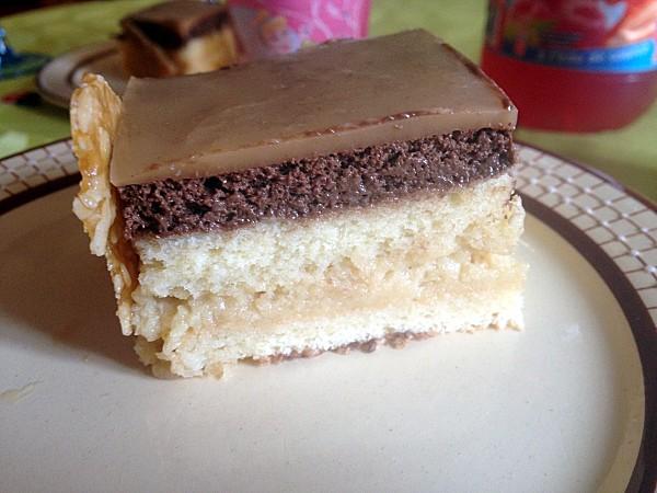 BAVAROIS POIRE/CHOCOLAT CARAMEL ET NOUGATINE bavarois-poire-chocola2t.jpg