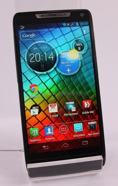 Motorola lance le smartphone Razr i sous Android avec un processeur Intel à 2 GHz