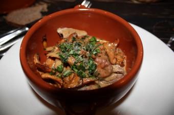 Marmitte de veau aux girolles © P.Faus  340x226