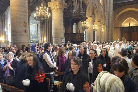 Veneration Notre Dame Lutetiablog Lutetia Blog