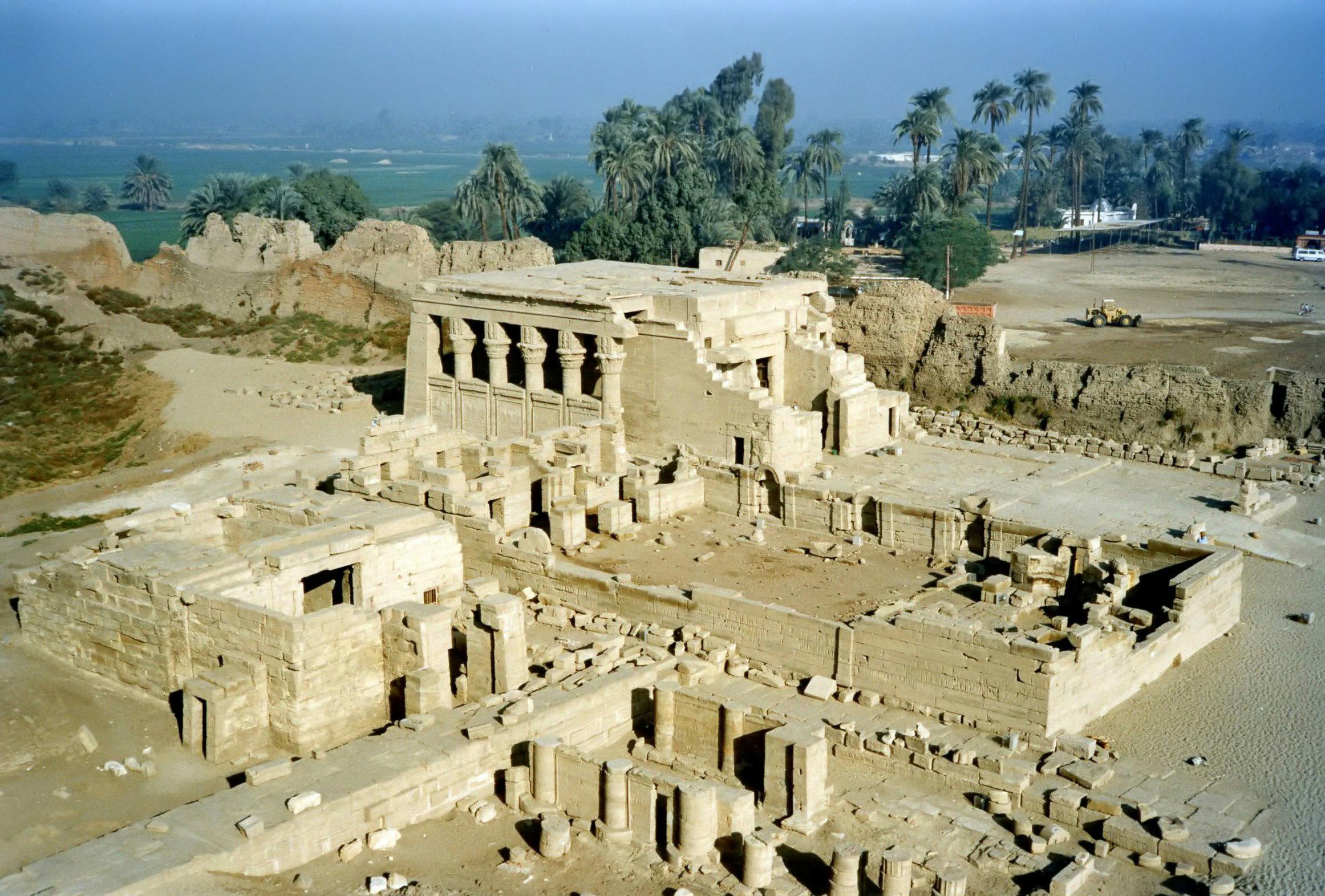 http://upload.wikimedia.org/wikipedia/commons/5/52/Dendera_Temple.jpg