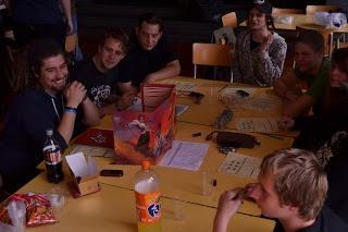 Ces tables de Jeux de rôles qui font plaisir... 39054721739997480 JkfNsHgk c Ces tables de Jeux de rôles qui font plaisir...