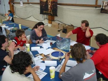 Ces tables de Jeux de rôles qui font plaisir... 39054721739997497 cpNv5Xxj c Ces tables de Jeux de rôles qui font plaisir...