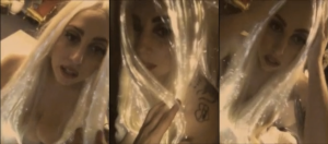 Lady Gaga nue, seulement vêtue d'une perruque lumineuse
