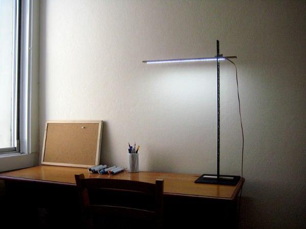 Elevate Task la lampe grue par Kistian Aus